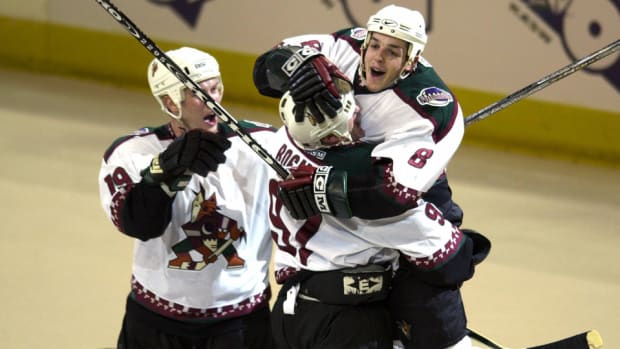 Coyotes_throwback_NHL_960.jpg